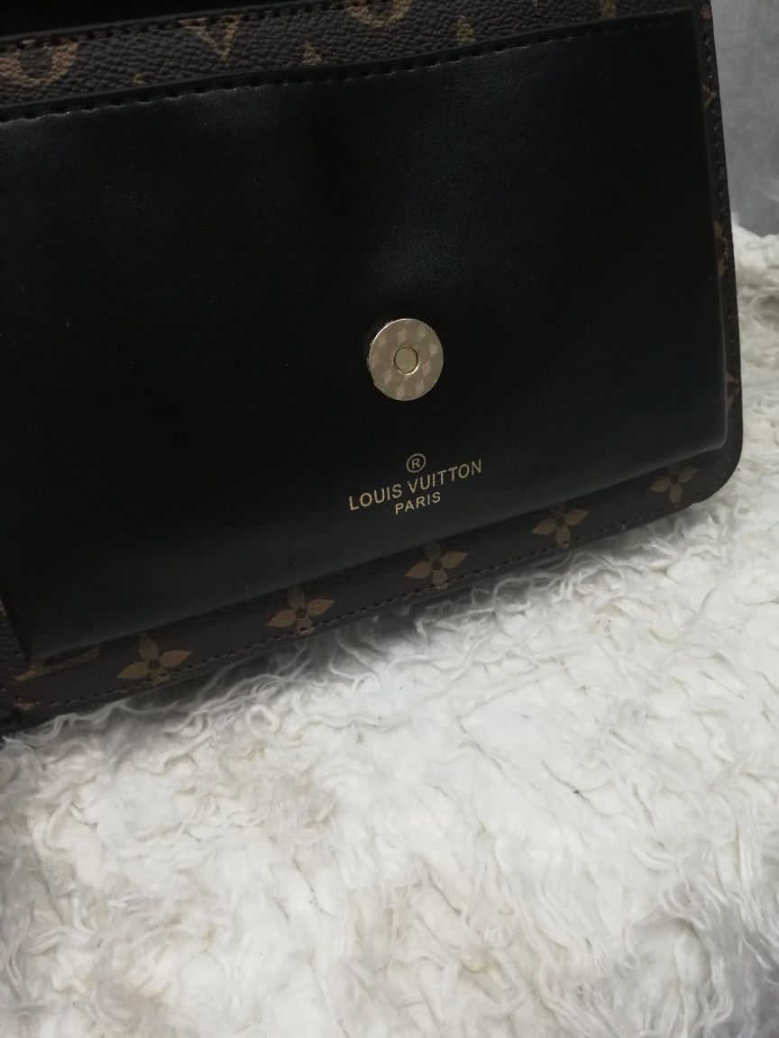 Kopertówka torebka monogram dauphine pm cudo złote. Logo premium toreb