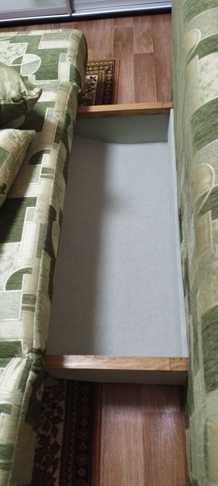 Продам розкладний двухспальний диван у відмінному стані диван