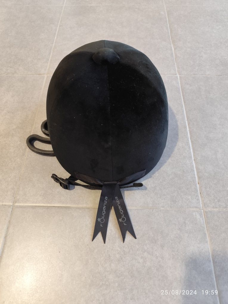 Vendo capacetes/toques de equitação