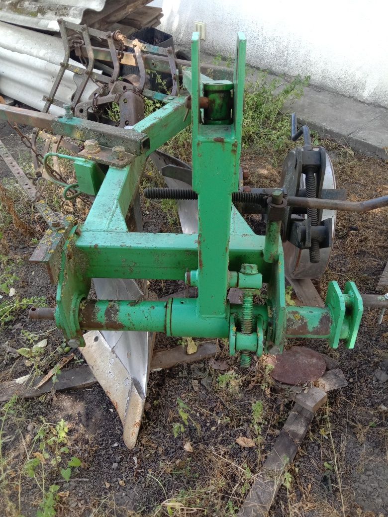 Плуг Бомет 2*30см.