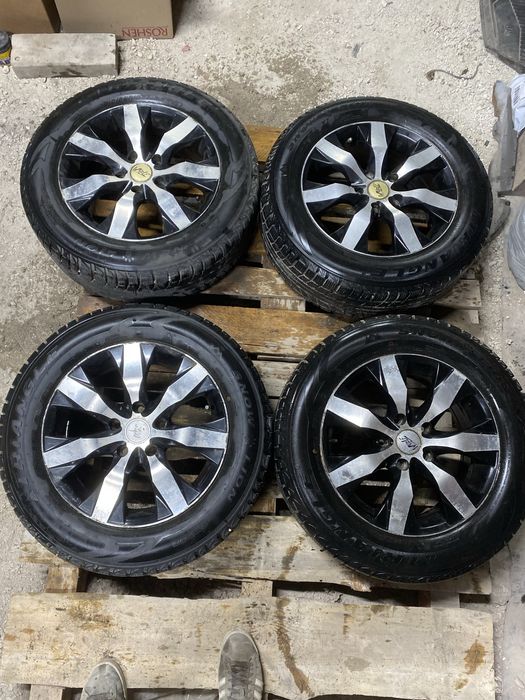 Резина зимова 215/60 R16 5×114.3 99H з титанами легкосплавні диски шин
