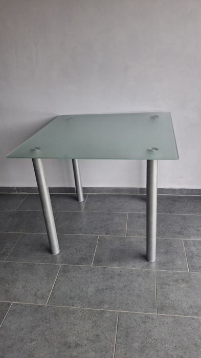 квадратний обідній стіл 90х90 для використання у вітальні чи кухні. Мо