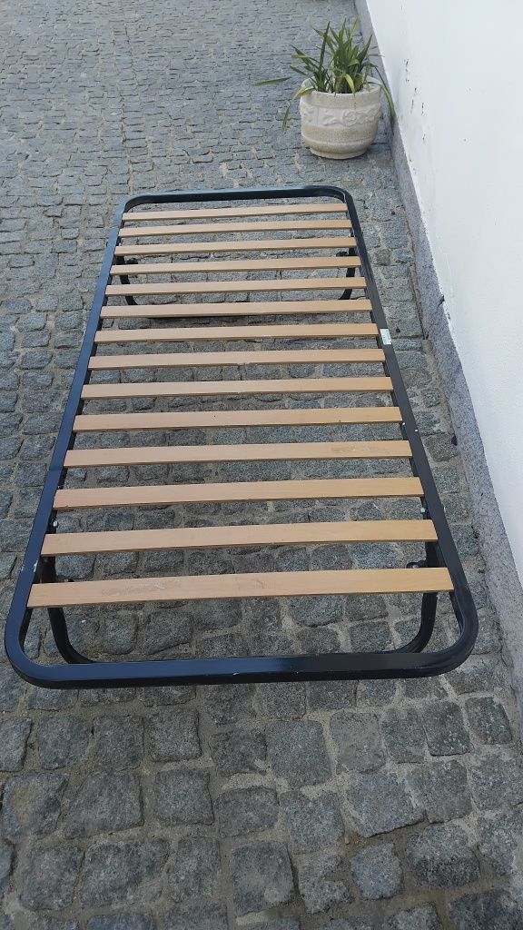 Estrado com pés sommier