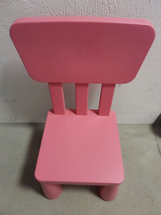 Krzesło dziecięce kolor fuksji  marki Ikea