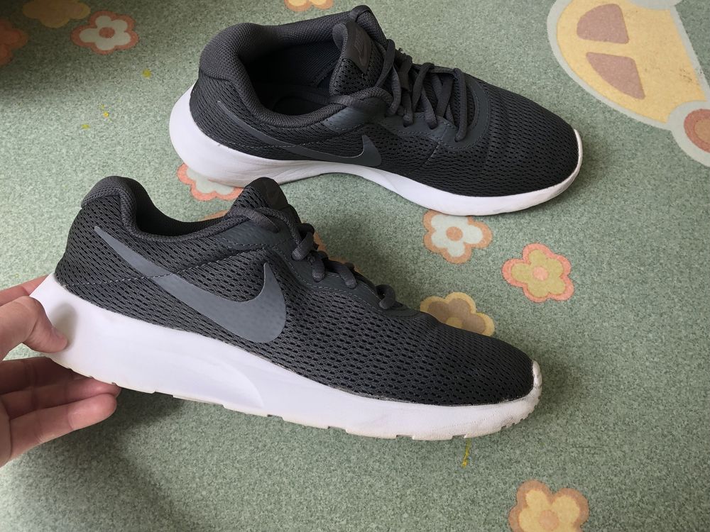 Кроссовки Nike original , 38,39,40,40,5 размер