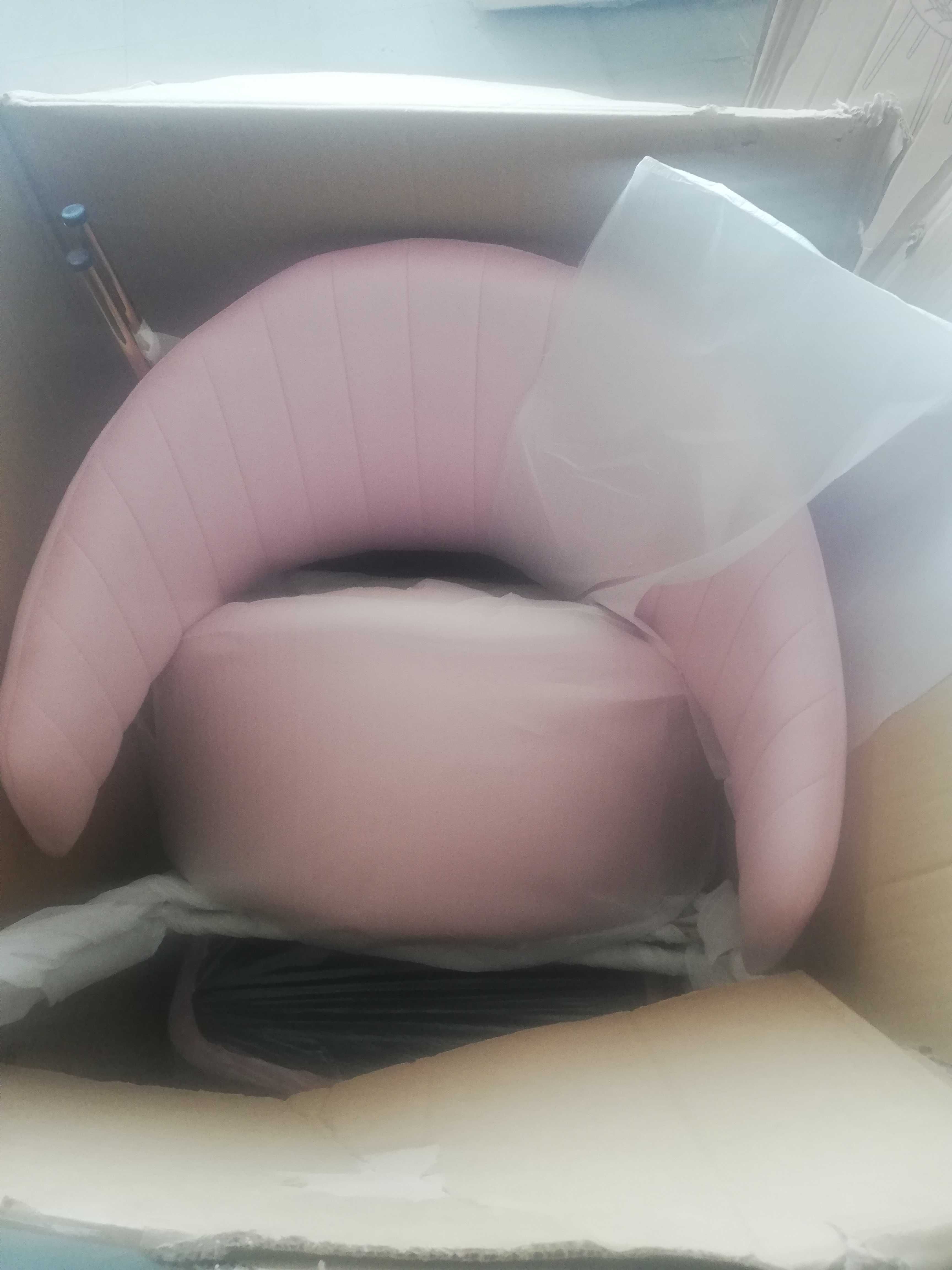 Cadeira com estofo rosa