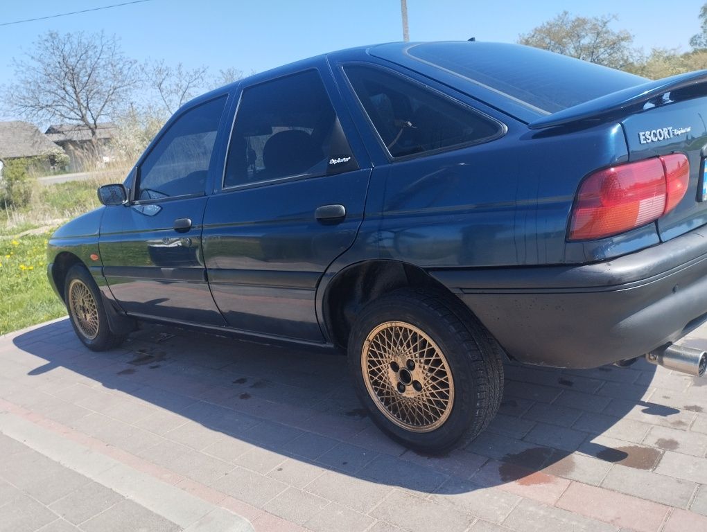 Продається надійний автомобіль Форд ескорд