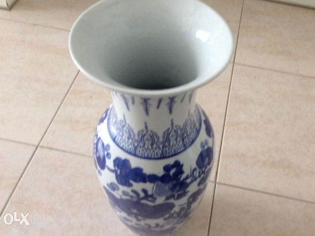 Antiguidade Vendo jarrão / pote azul e branco