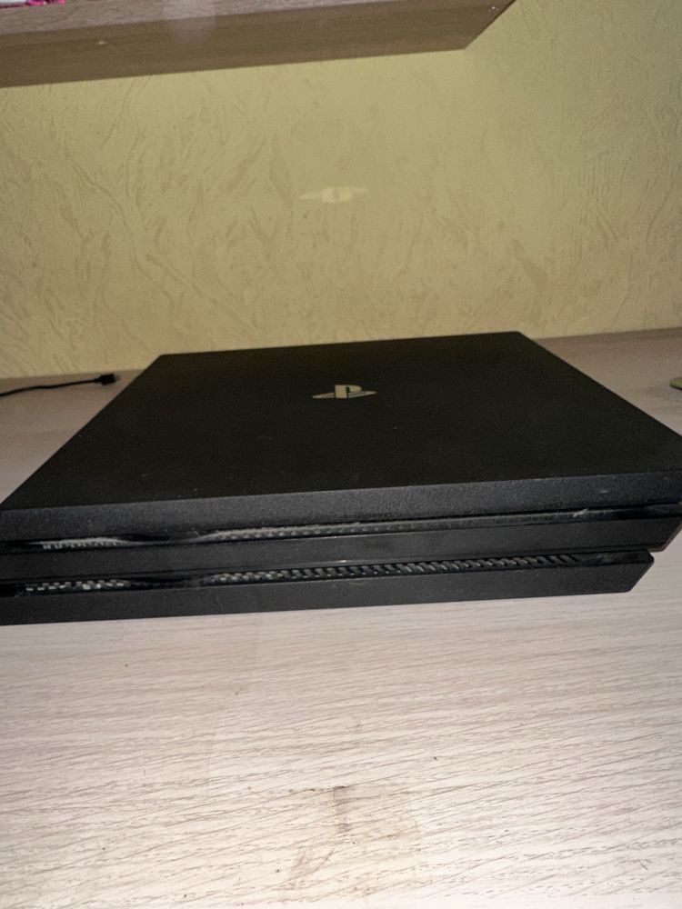 Продам PS4 Pro 1TB Black у хорошому Б/У стані