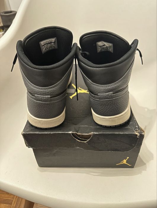 Air Jordan 1 Mid Black Dark Grey