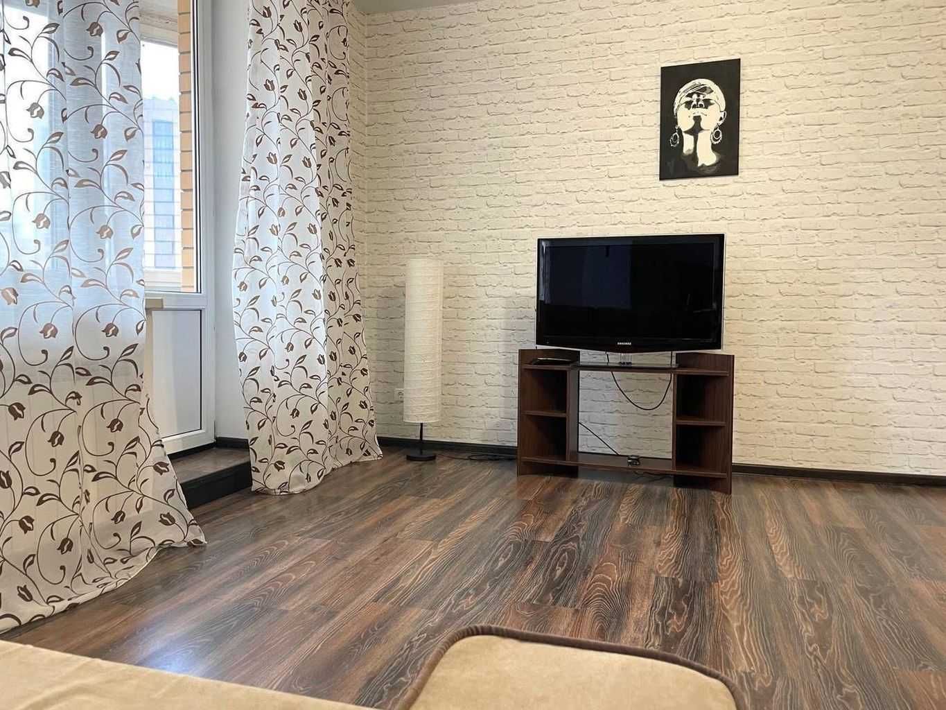 Квартира с диваном и кроватью.ТРЦ Караван.Амур-Нижньодніпровський р-н.