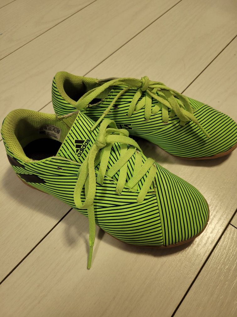 Buty adidas piłkarskie halowe