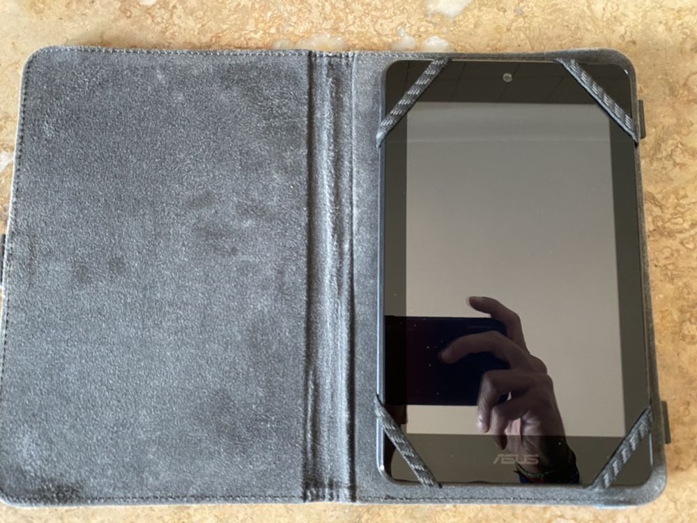 Tablet Asus com capa