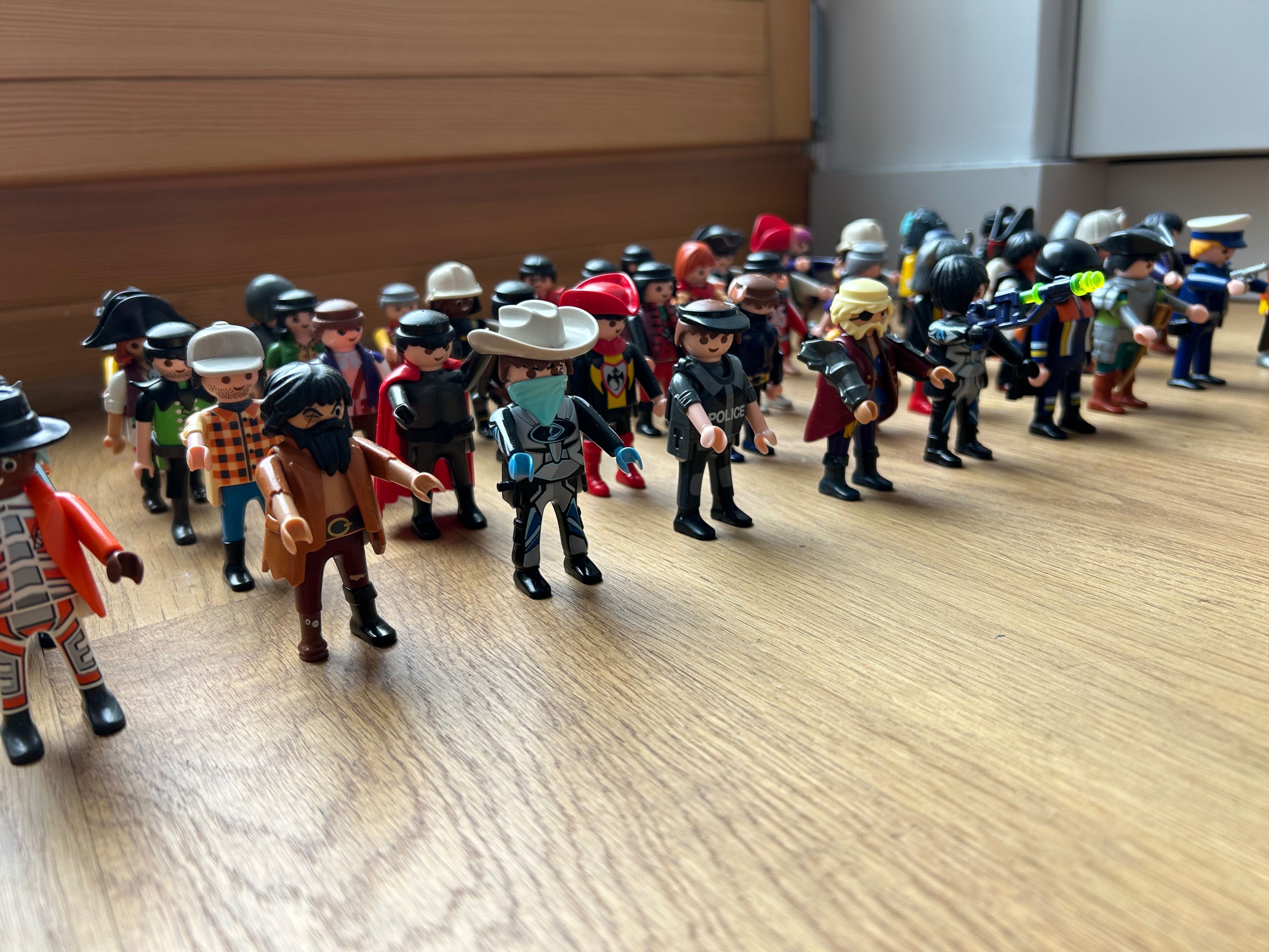 PLAYMOBIL  figurki 60 sztuk