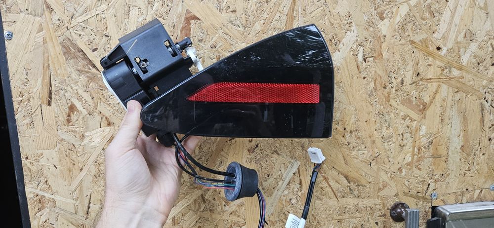 Лючок порту зарядки тесла Tesla модел S 2023 р