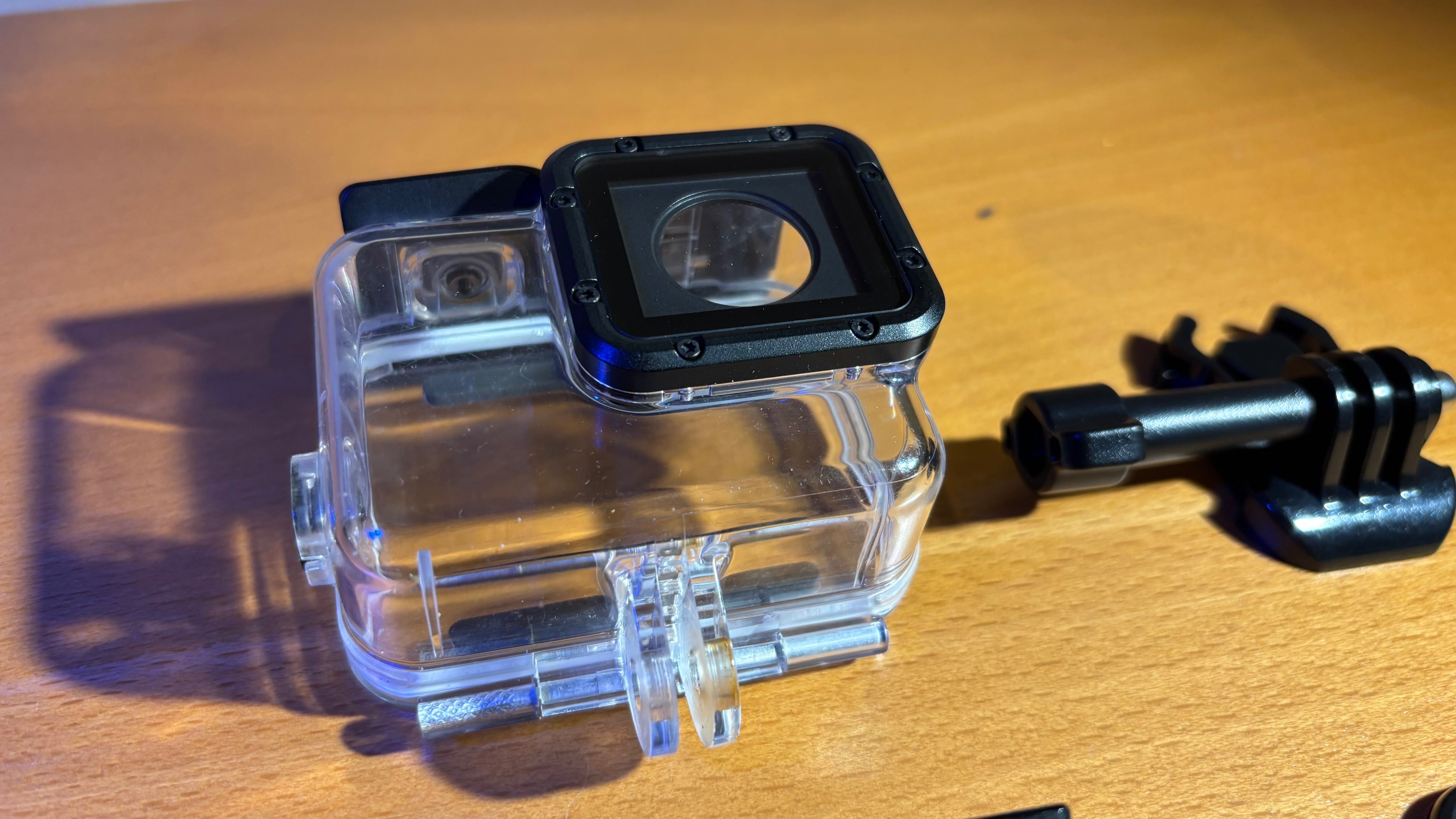 Sprzedam obudowę wodoszczelną do Gopro 7 + 2 aku do Gopro 7 + akces.