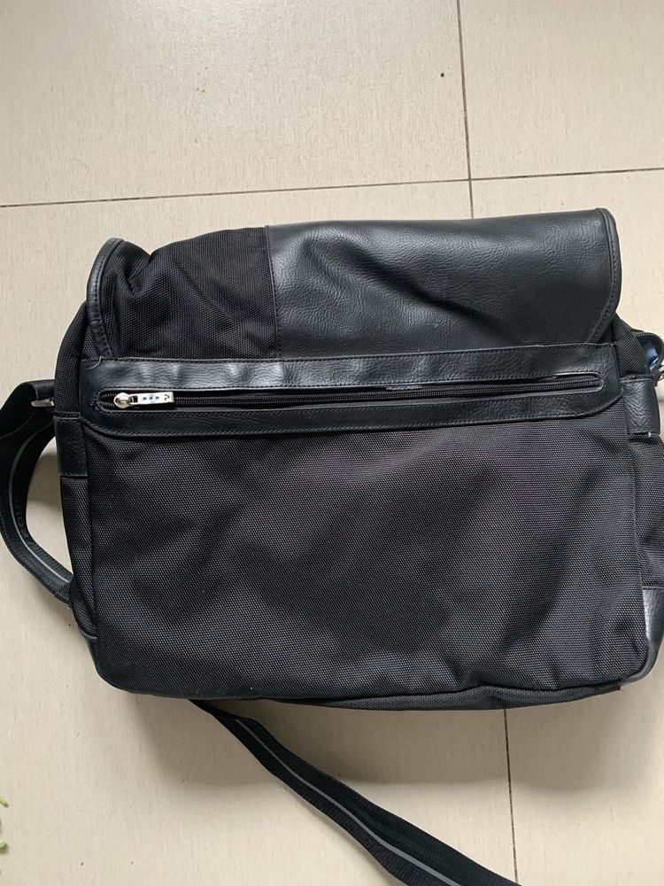 Czarna torba na laptopa Roncato
