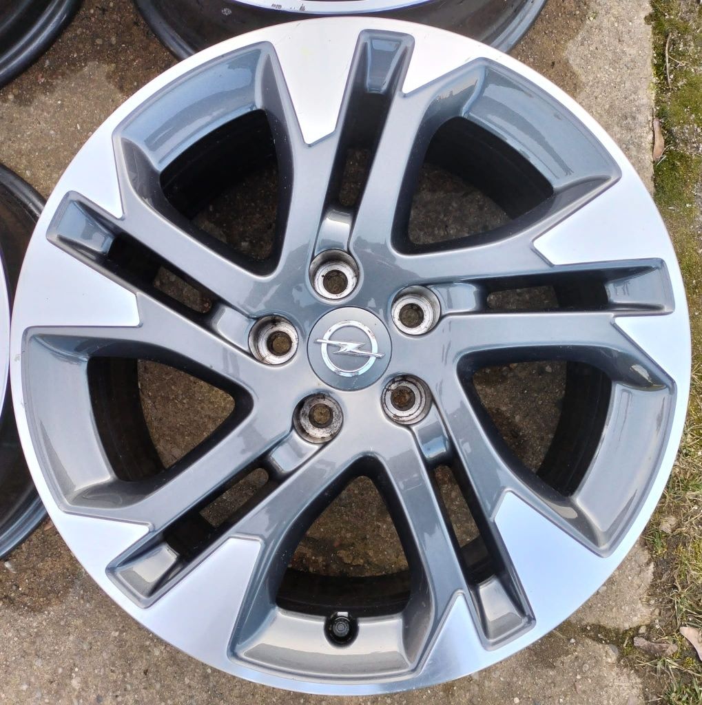 Felgi aluminiowe Vivaro Zafira Partner Jumpy Scudo Proace 7x17 ET46 5x