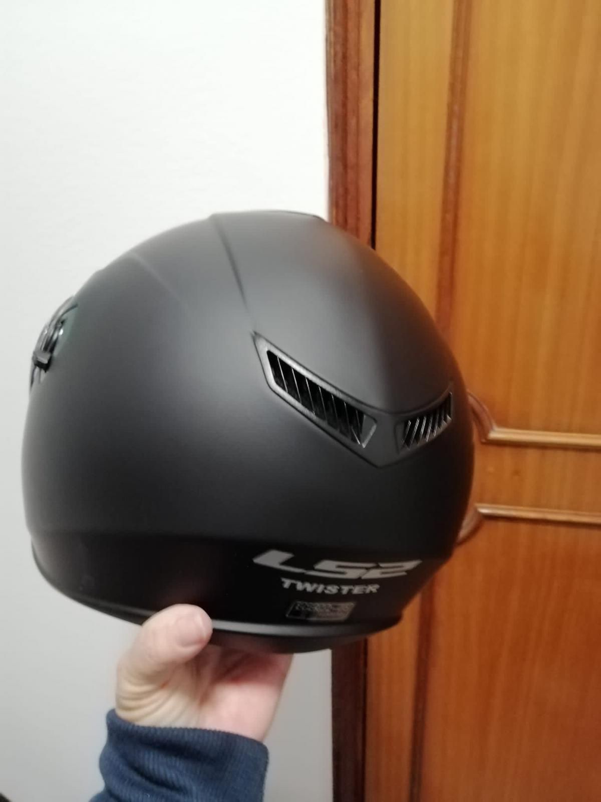 Capacete com viseira e óculos