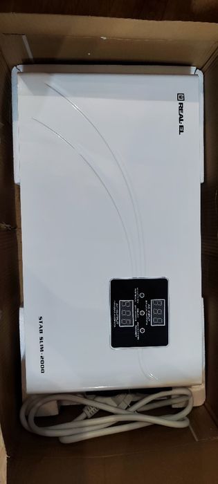 Стабілізатор напруги Real-El Stab Slim-2000 White (EL122400008)
