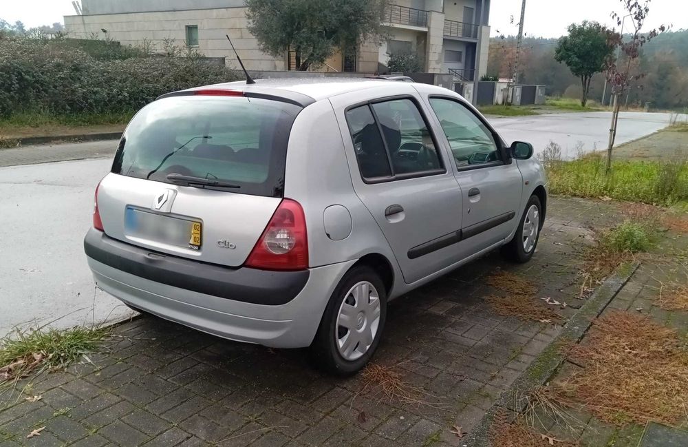 Renault Clio 2002 - Apenas 184000km