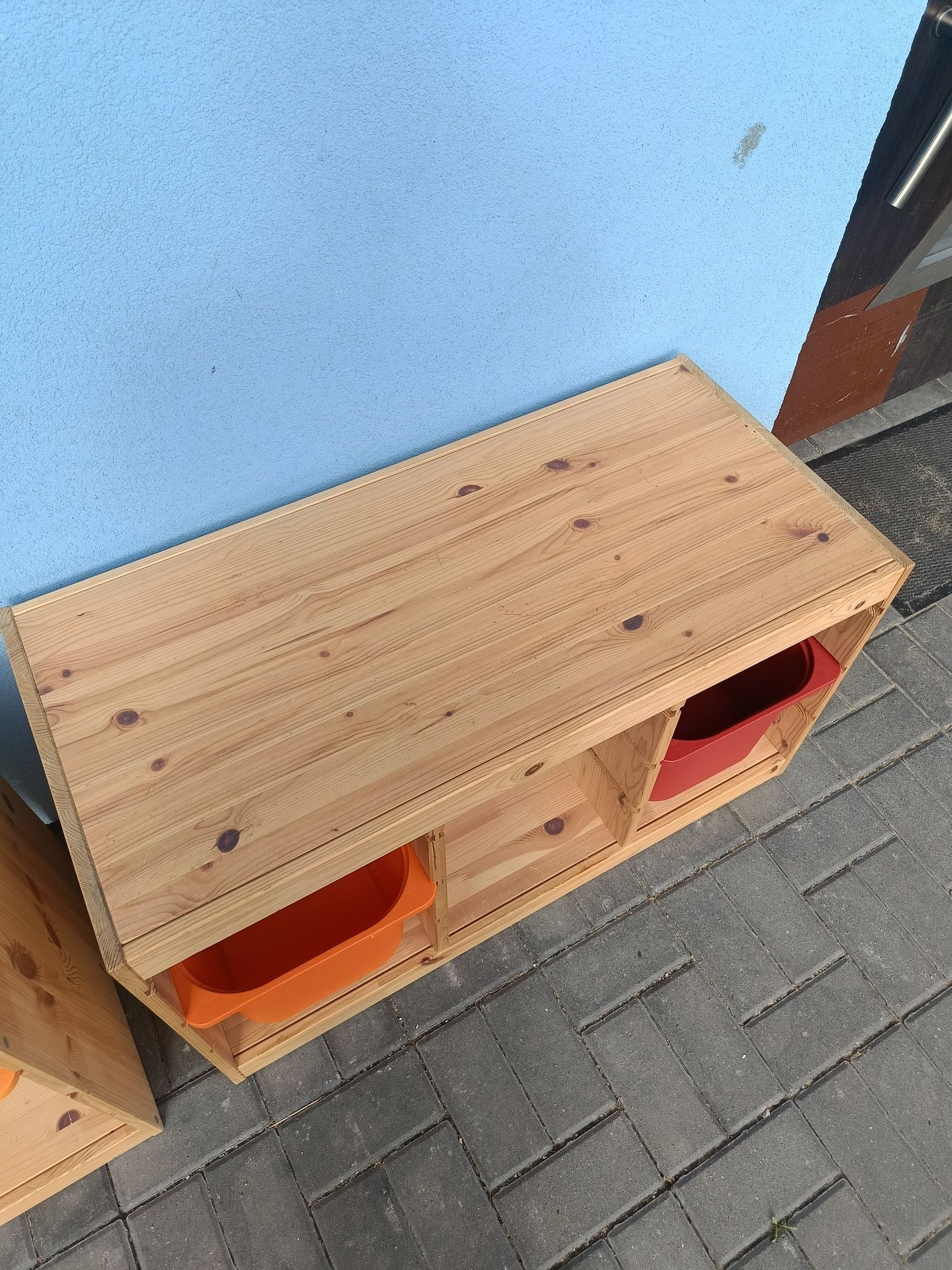 Regały Ikea Trofast drewniane z pojemnikami