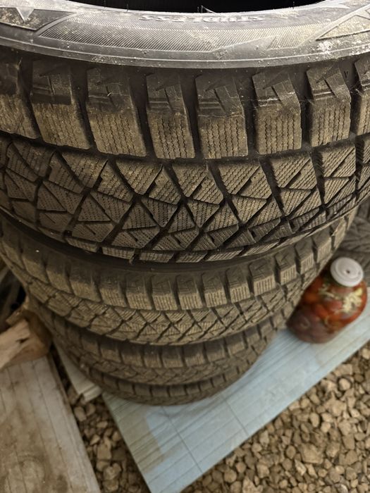 Bridgestone Blizzak 275 55 20