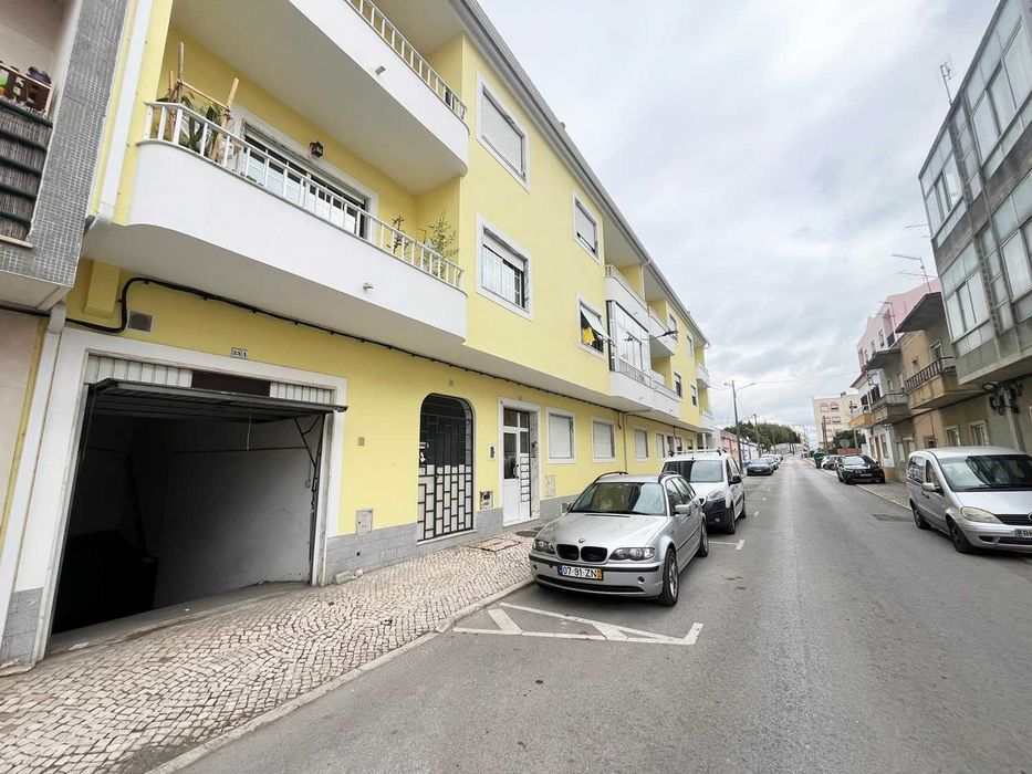 Arrenda-se Garagem Box Privada - 15m2