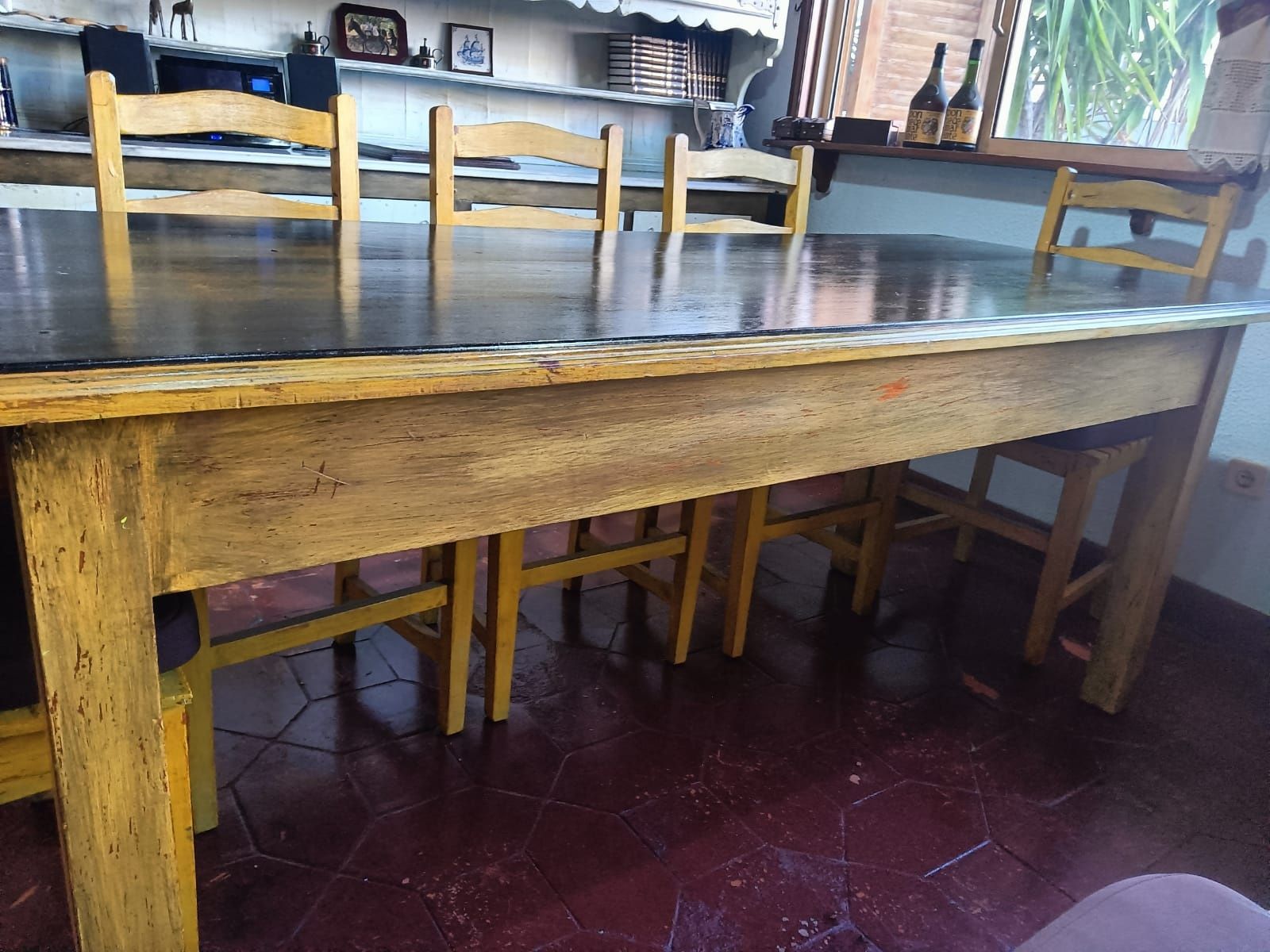 Conjunto rustico de mesa e cadeiras