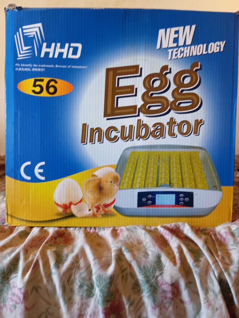 Chocadeira incubadora automática como nova para 56 ovos de galinha,.
