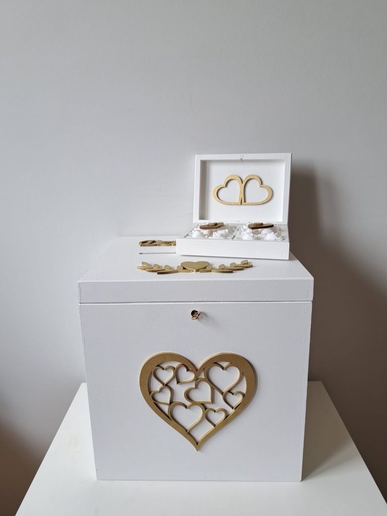 Białe pudełko na koperty zamykane na kluczyk obrączki wesele ślub
