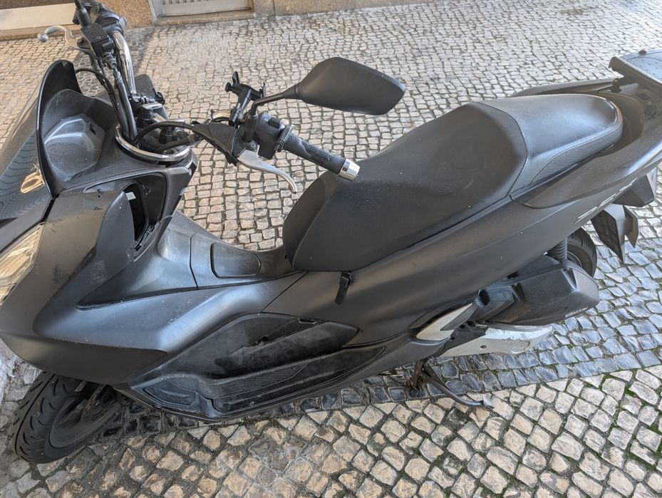 Honda PCX 2019 pronta para o trabalho.