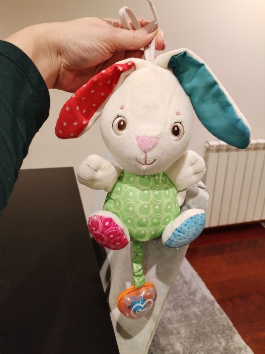 Vários Peluches musicais para bebé