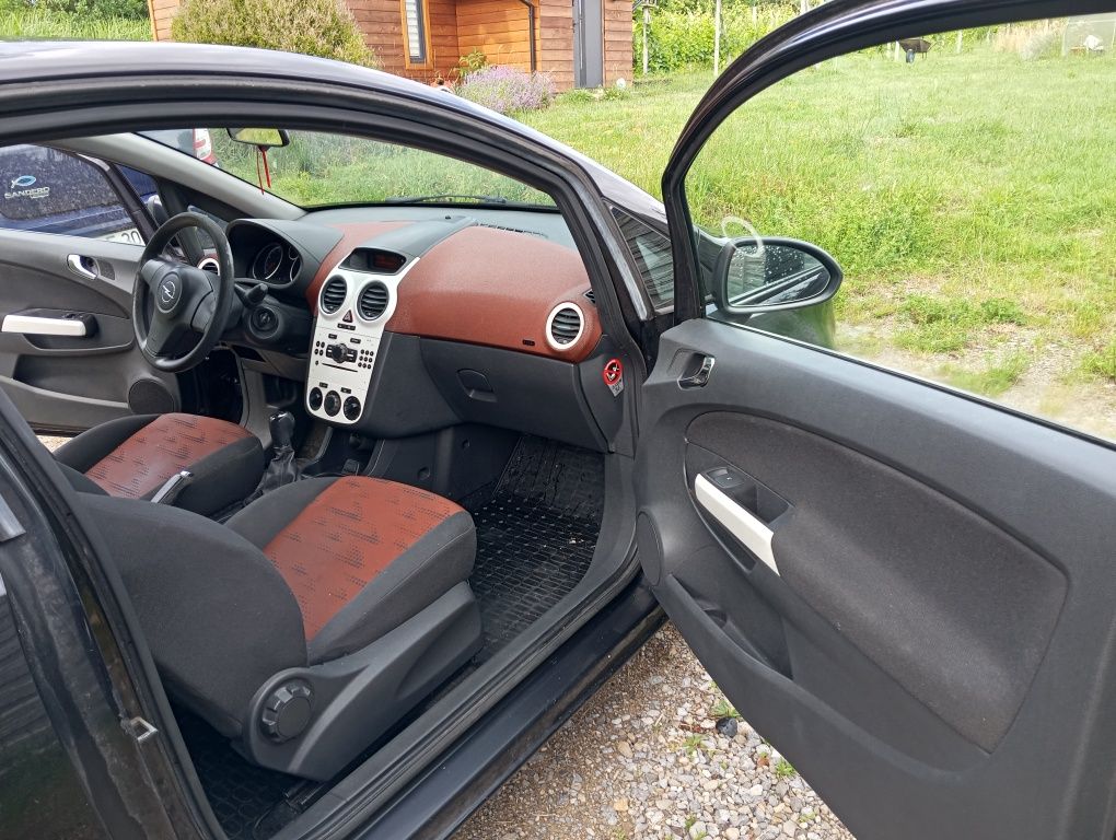 Opel Corsa 2011 pojemność 1,2 benzyna