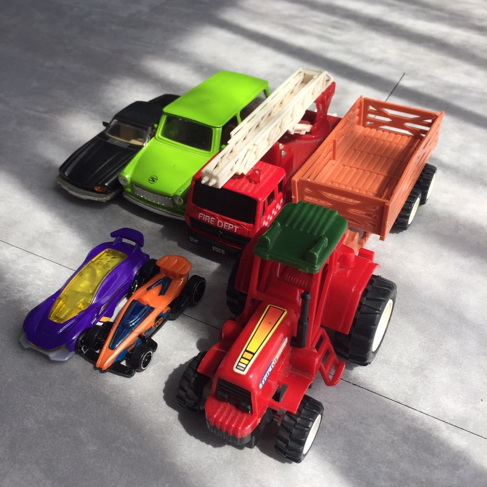 Zestaw samochodzików resoraki hot wheels zabawki auta traktor straż