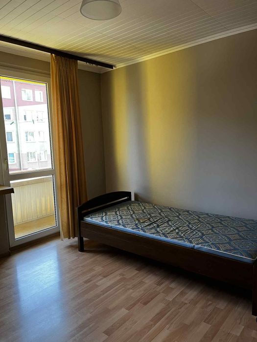 Przestronny pokój z balkonem- os. Piastów 18/81