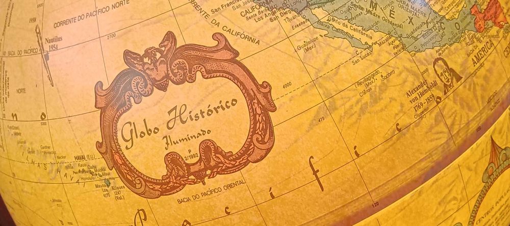 Candeeiro em forma de globo