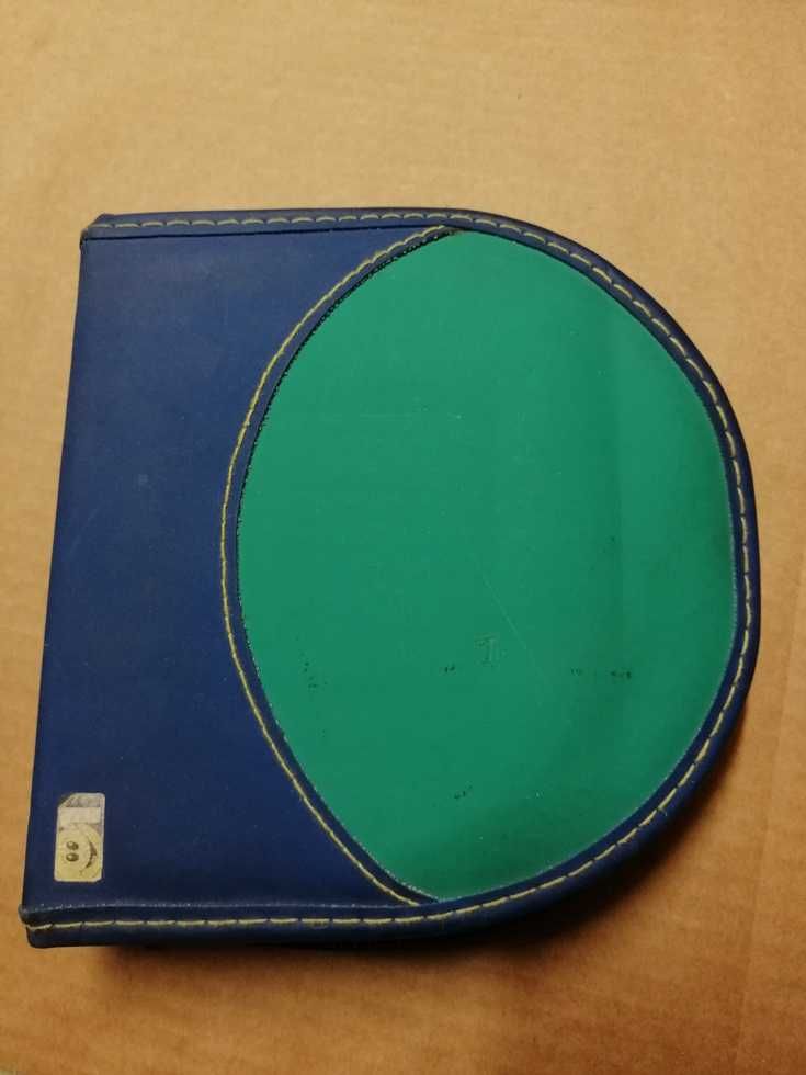 Przenośne pudełko / opakowanie / pojemnik na płyty CD. Na suwak.