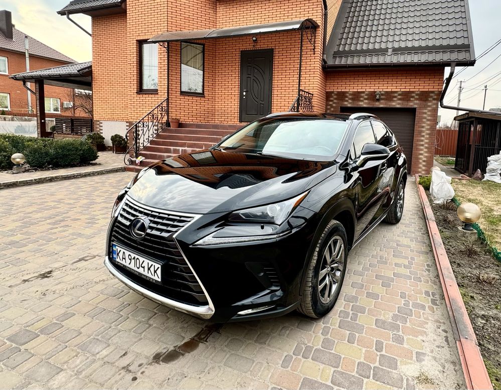 Lexus NX 2018 гібрид рестайл один власник