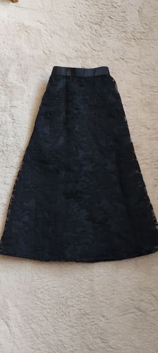 Чорна спідниця міді