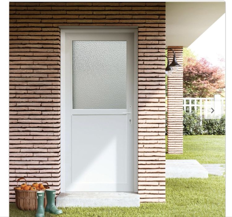 Vendo porta entrada pvc nova