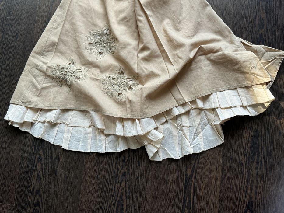 Гарна спідниця міді