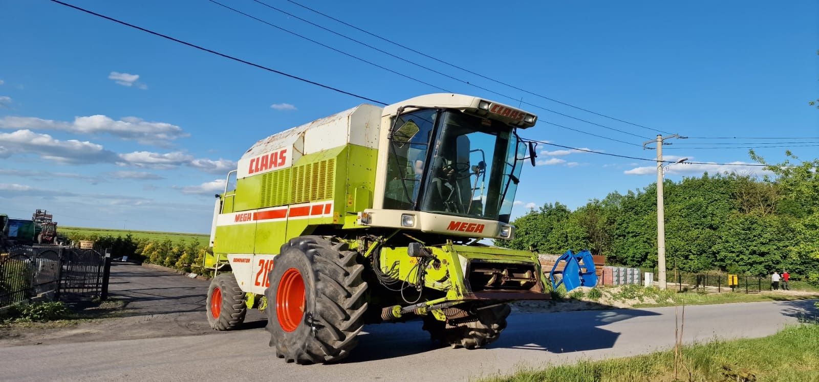 Claas Mega 218 Świeżo sprowadzony heder c600 wózek