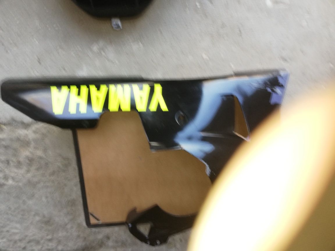 Yamaha R1 rn 04 bok owiewka lewa plug