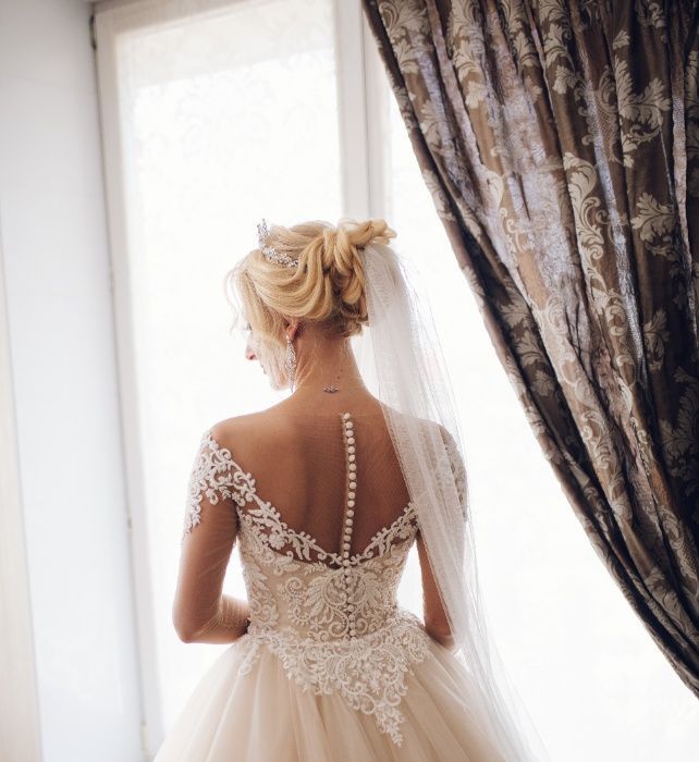 Продам весільну сукню