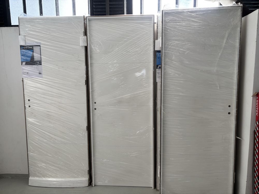 Portas maciço lacado Geom com garantia com molduras e guarnições