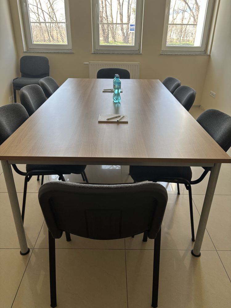 Stół konferencyjny 210x115 cm + 10 krzeseł grafitowych – solidny