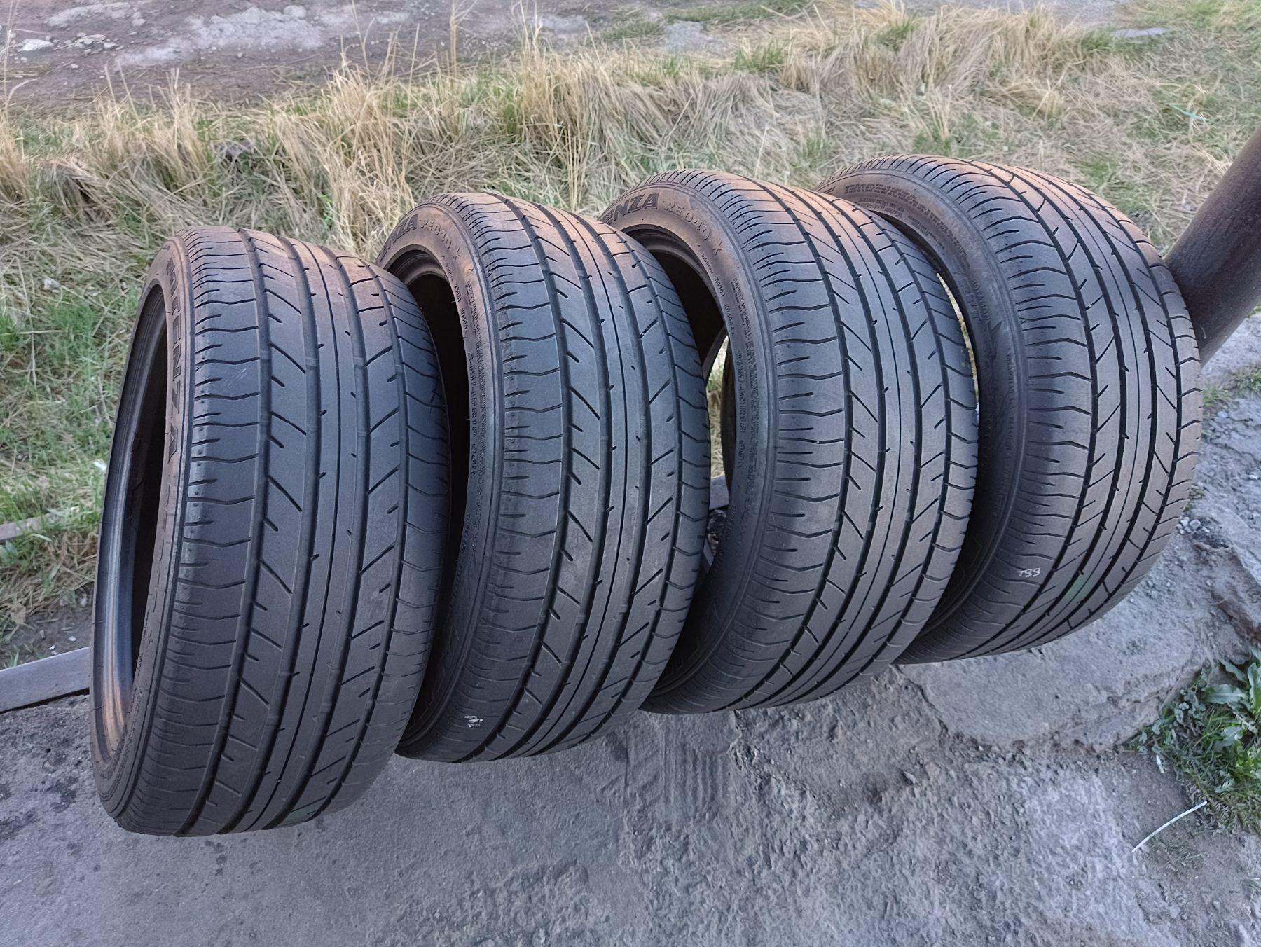 Комплект різношироких шин Bridgestone 245/45 275/40 R18 RunFlat