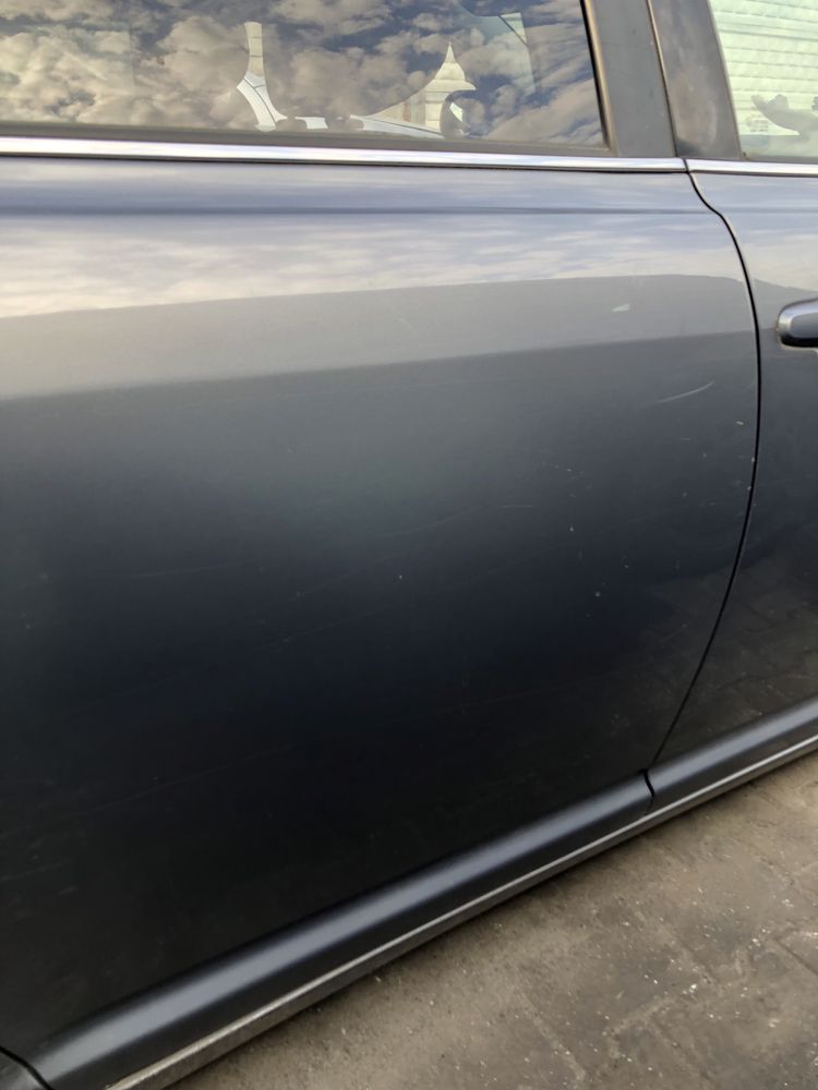 Drzwi prawy tył tylne Toyota Avensis T25 Kombi 1E5