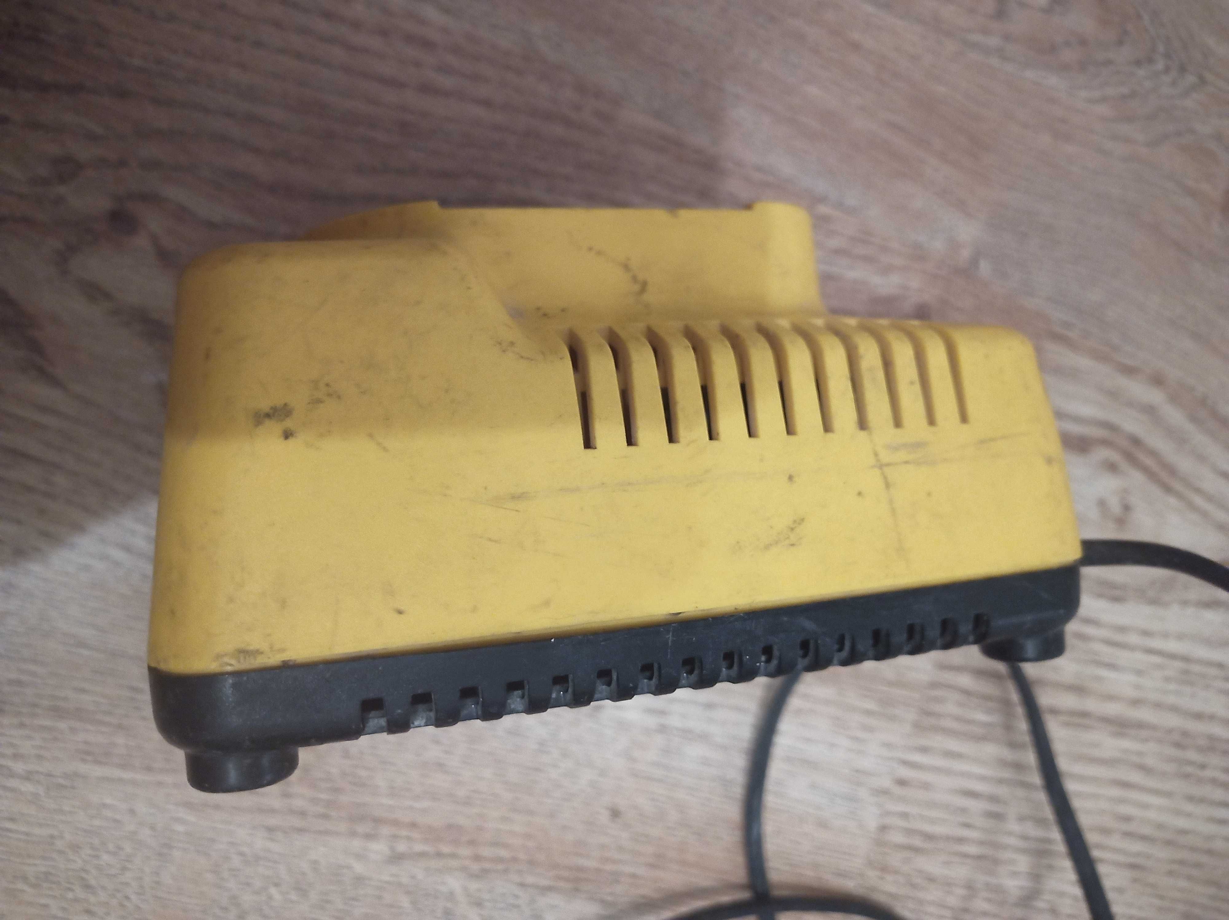 Ładowarka uniwersalna baterii DeWalt DE9116 Ni-MH Ni-Cd 2.8A 7.2V-18V